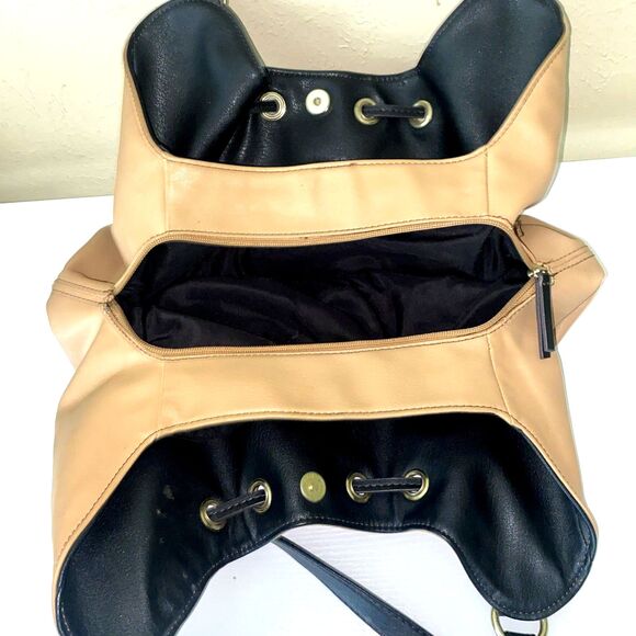 Liz Clairborne Leanne 4 Poster Shoulder Bag Tan and Black - Picture 9 of 12